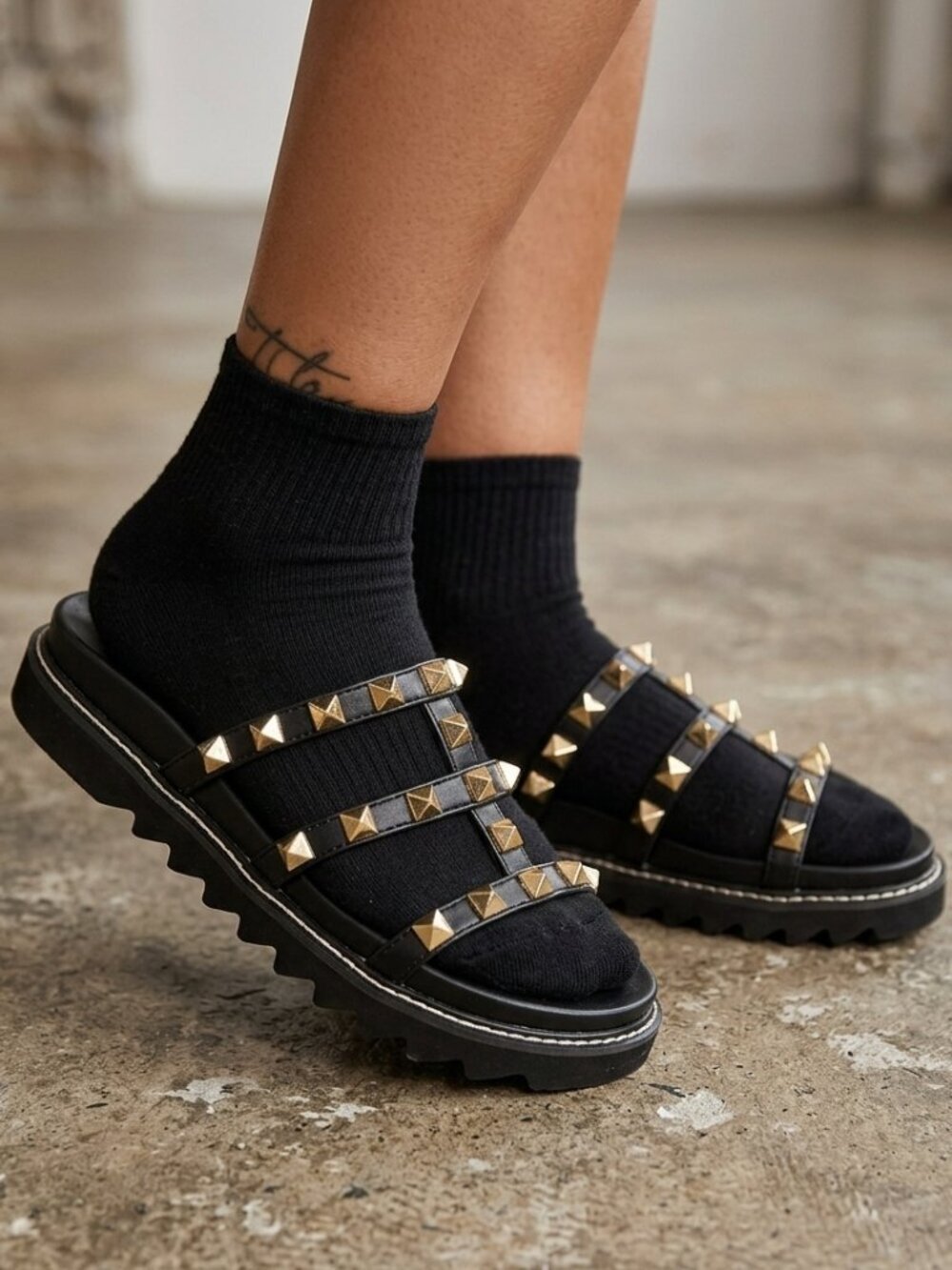 Shein Sandals Studded Platform Slide Size 5.5/6 Black gold pyramid studs w/Box
